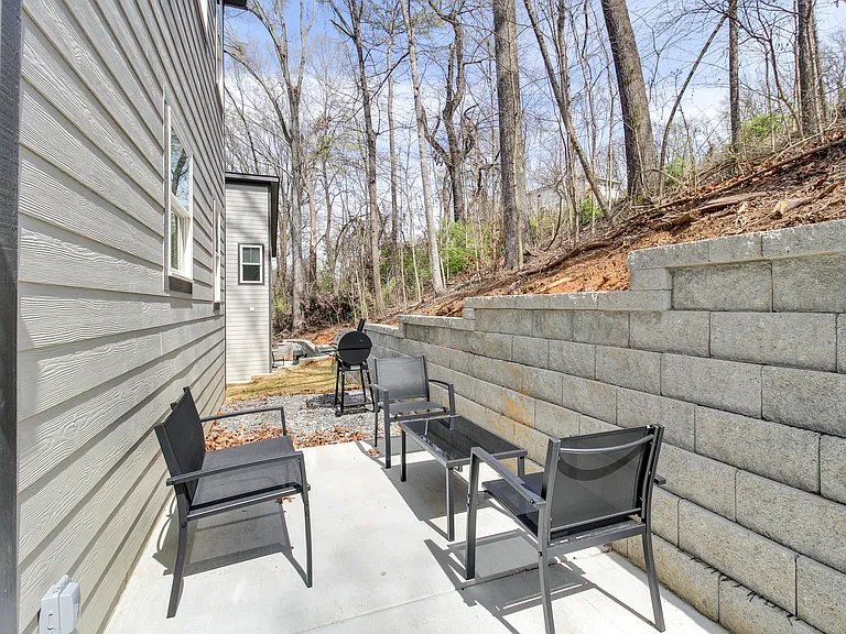 406 Dempsey Ln — Photo 10