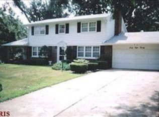 6820 Foxshire Dr, Florissant, MO 63033