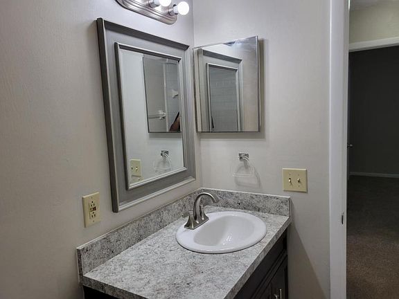 5th image of 2205 Conway Dr