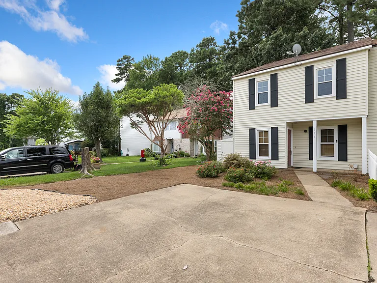 337 Hutton Cir — Photo 40