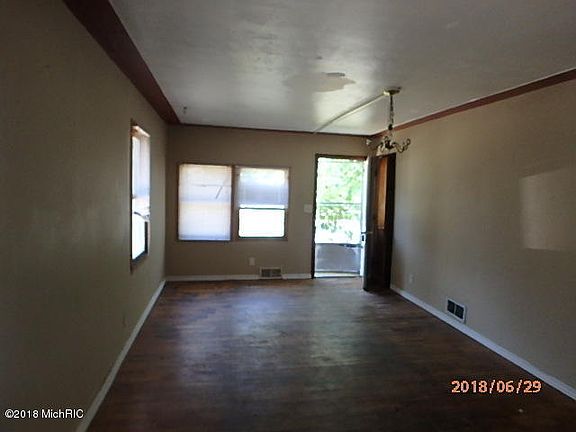 4th image of 409 Goguac St W