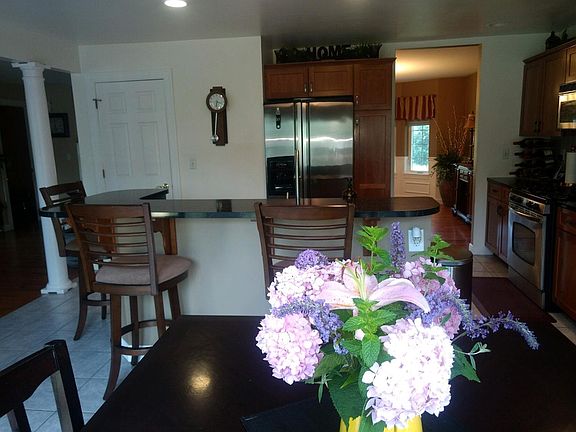 4th image of 928 Beechwood Dr