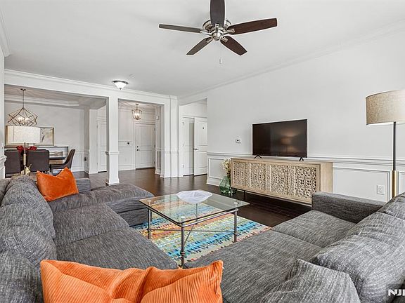 5th image of 901 Four Seasons Ln