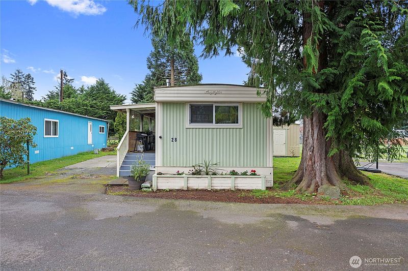 2nd image of 4425 Meridian Avenue N #28