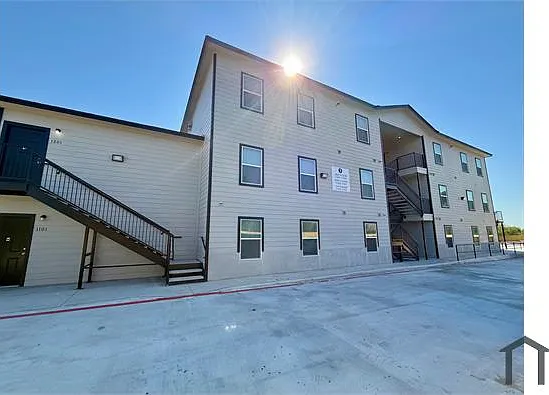 648 Monticello Ct