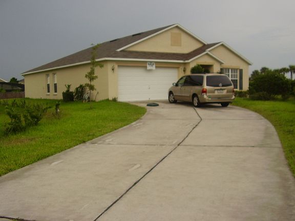 long driveway - cul-de-saq