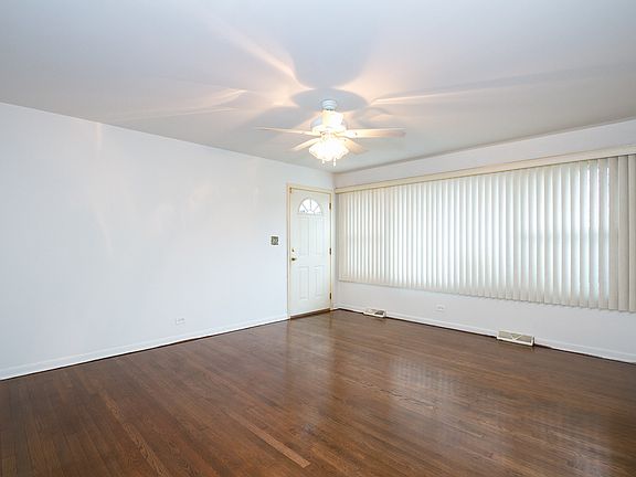 4th image of 2957 Wilshire Ave
