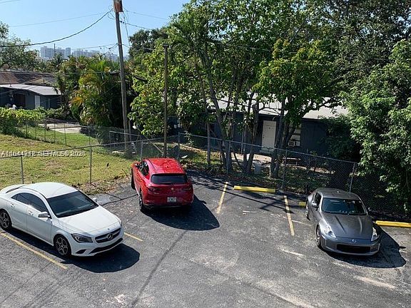 5th image of 2500 NE 192nd St