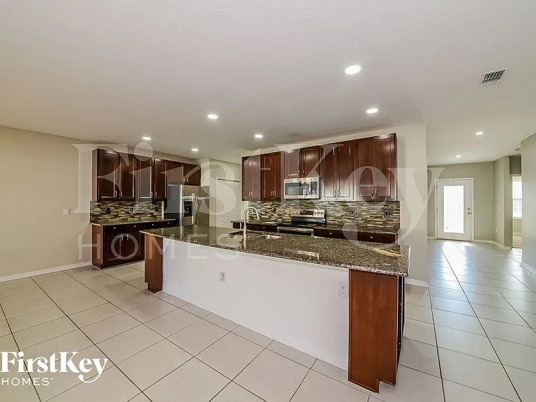 3911 Willow Walk Dr — Photo 4