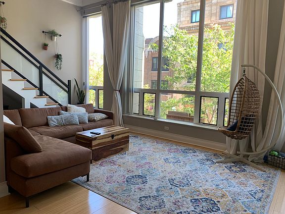 3rd image of 3323 N Paulina St APT 2B