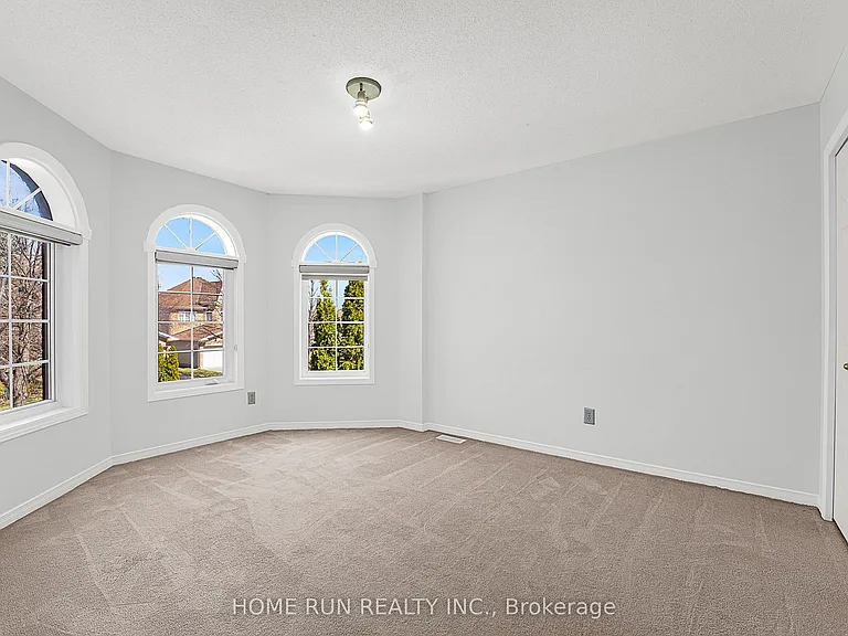 5 Cheltonia Way — Photo 32