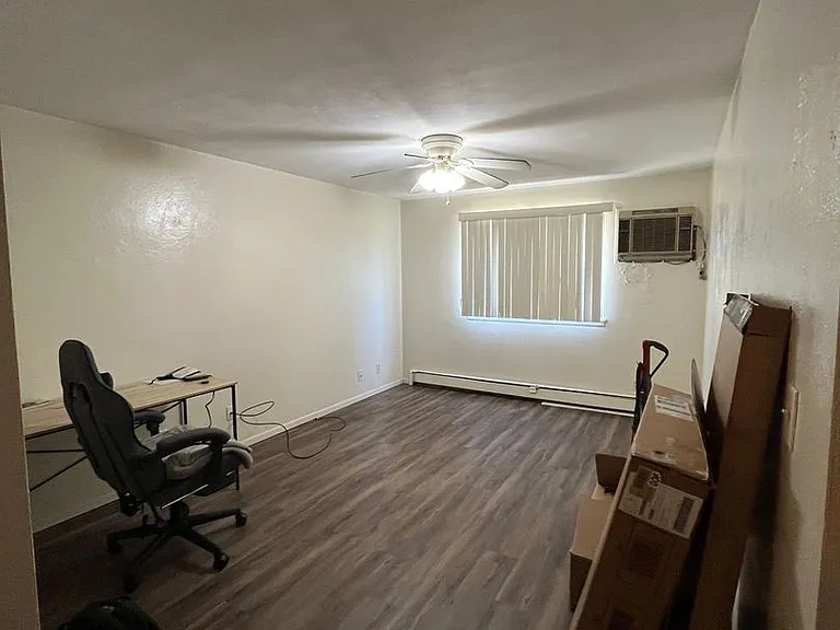 2 Larry Court — Photo 3