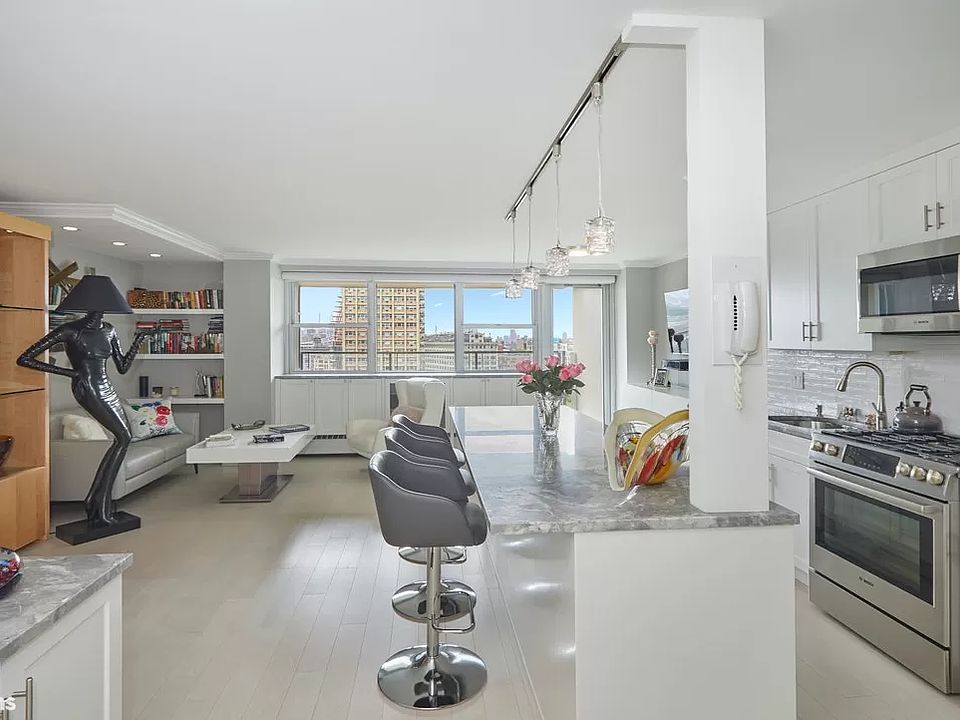 1st image of 75 Henry St APT 11D