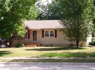 4116 Rownd St, Cedar Falls, IA 50613