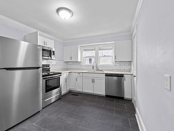 5th image of 208 W Parkway Ave #A