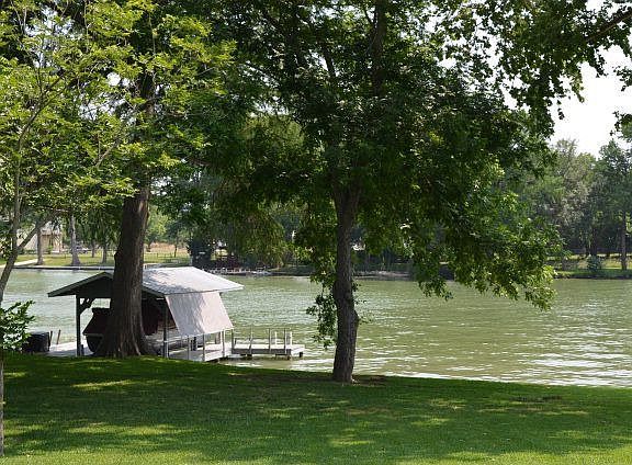 2nd image of 2519 Blumberg Park
