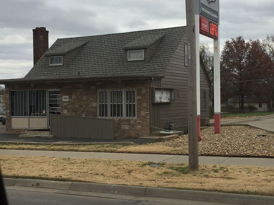2nd image of 4209 SW 21st St