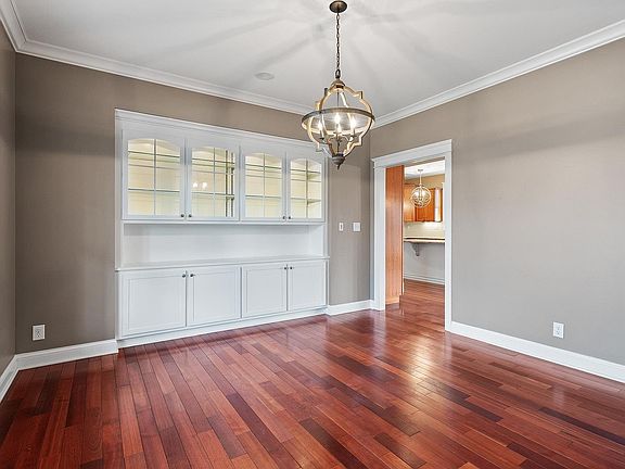 4th image of 295 Zinnia St