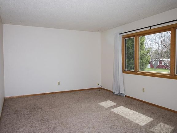 4th image of 2331 Yellowstone Ave