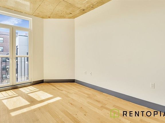 3rd image of 340 Evergreen Ave #374