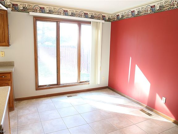 5th image of 16714 Parkwood Ln