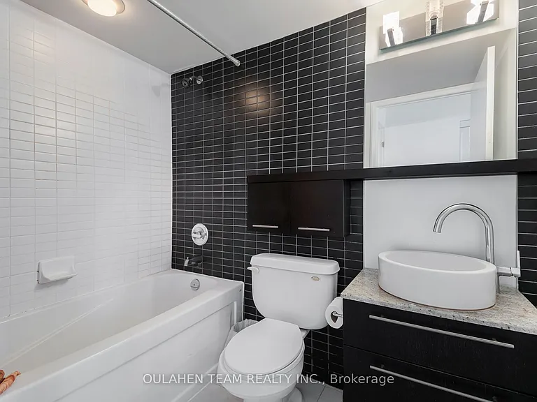 21 Carlton St #1105 — Photo 12