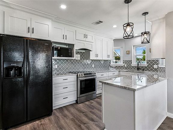 5th image of 315 Davis Dr