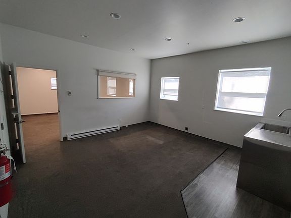 4th image of 121 Honeysuckle St #C