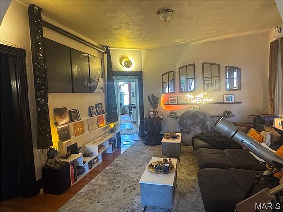 3rd image of 4175 Flad Ave