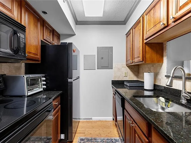 795 Hammond Dr #1111 — Photo 6