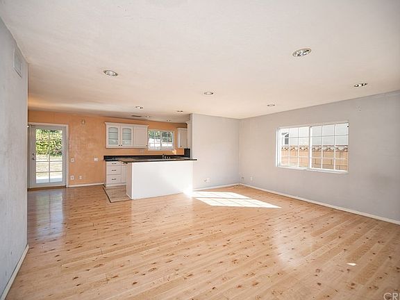 2nd image of 23801 Kittridge St
