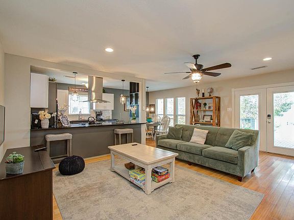 4th image of 1063 Redfish St