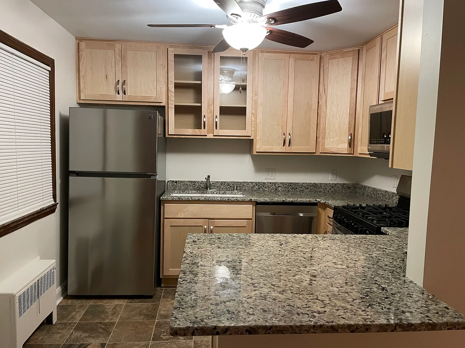 2 bed, 1000 sqft, $1,495 — Photo 3