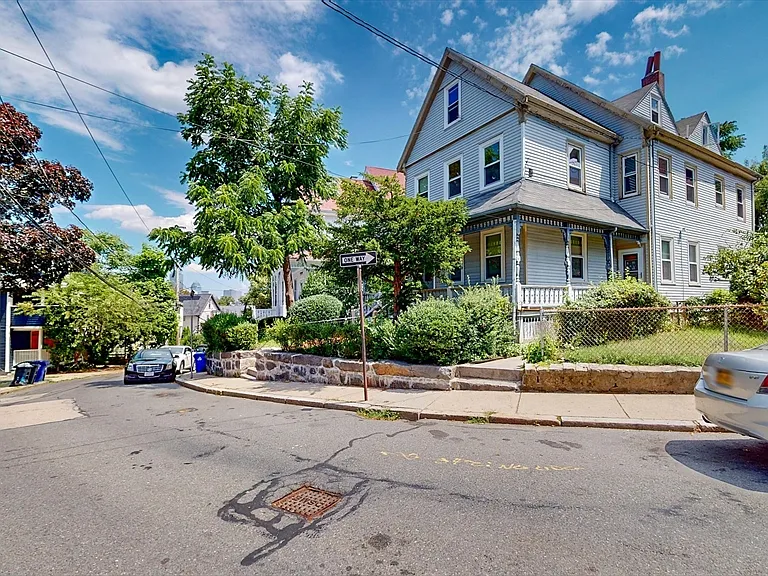 32 Thornton St #2 — Photo 2