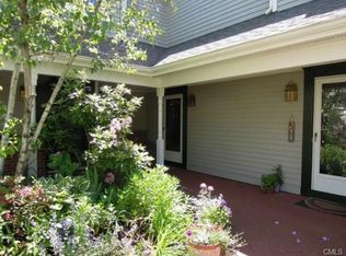 108 Mayfield Dr, Trumbull, CT 06611