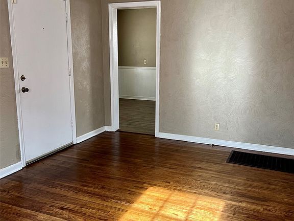 5th image of 1339 S Oswego Ave