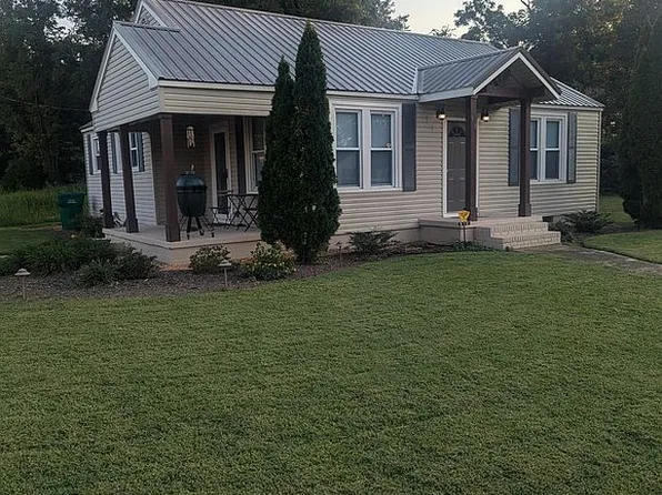 910 E 2nd St, Tuscumbia, AL 35674