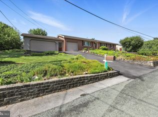 36 Hillside Dr, Chambersburg, PA 17202