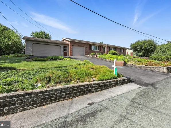 36 Hillside Dr, Chambersburg, PA 17202