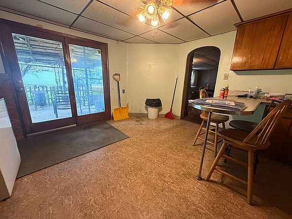3rd image of 3111 Carson St