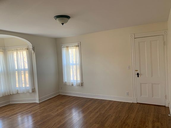 Bedroom can accommodate king size bed