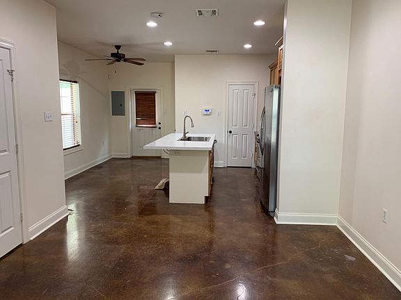 5th image of 701 W Taft St APT 1