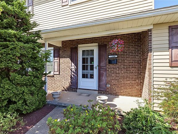 3rd image of 1304 Dalehurst Dr