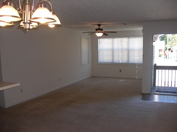5th image of 477 Oakwood Manor Dr #477