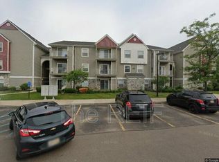 15240 Silver Pkwy APT 306, Fenton, MI 48430