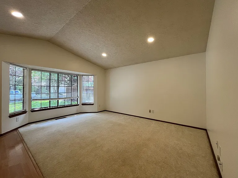 4825 SW Marigold St — Photo 17