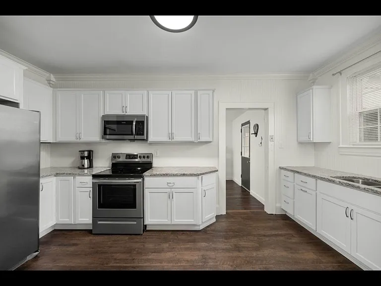 1213 N Pine St — Photo 5