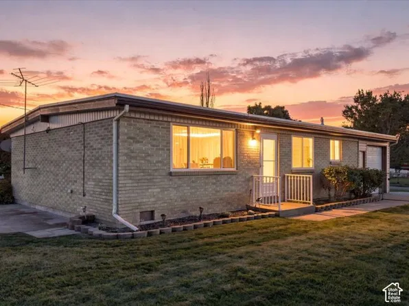 677 W 2400 N, Clinton, UT 84015