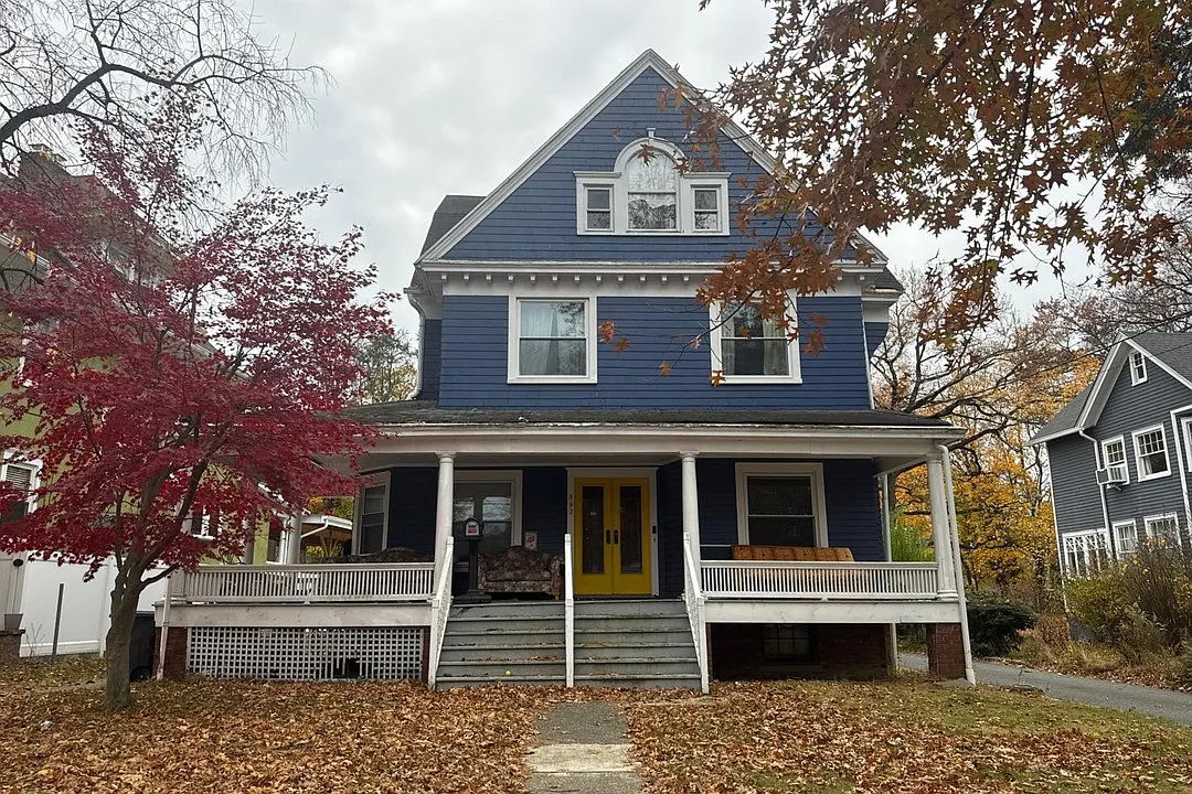 392 Tremont Ave photo 1