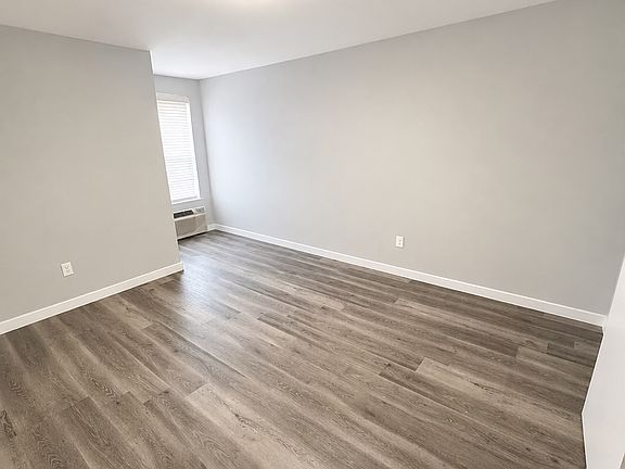 5th image of 144 Fair St #3